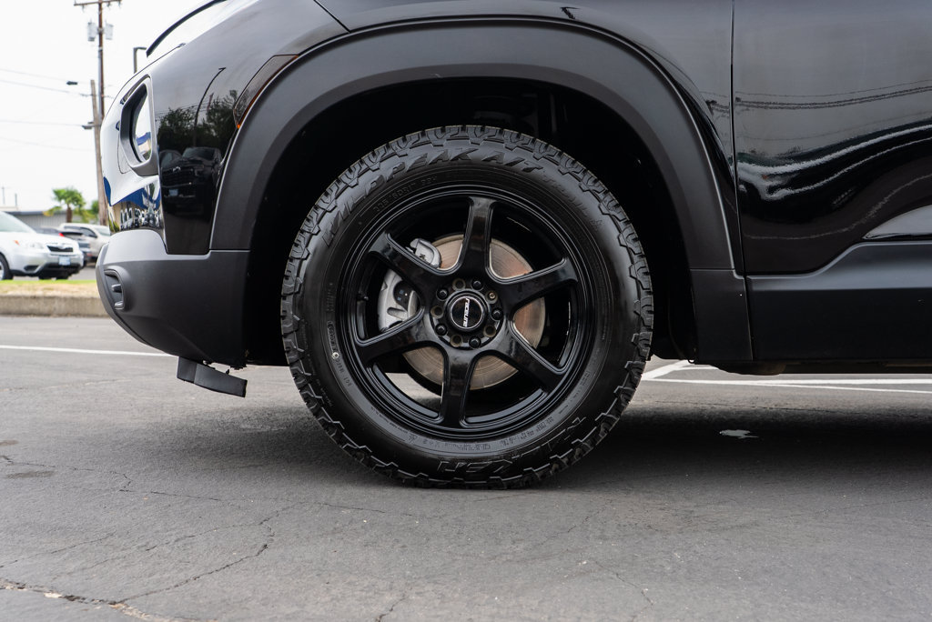 Used 2021 Chevrolet TrailBlazer LS w/ LPO, Blackout Package FWD image 7