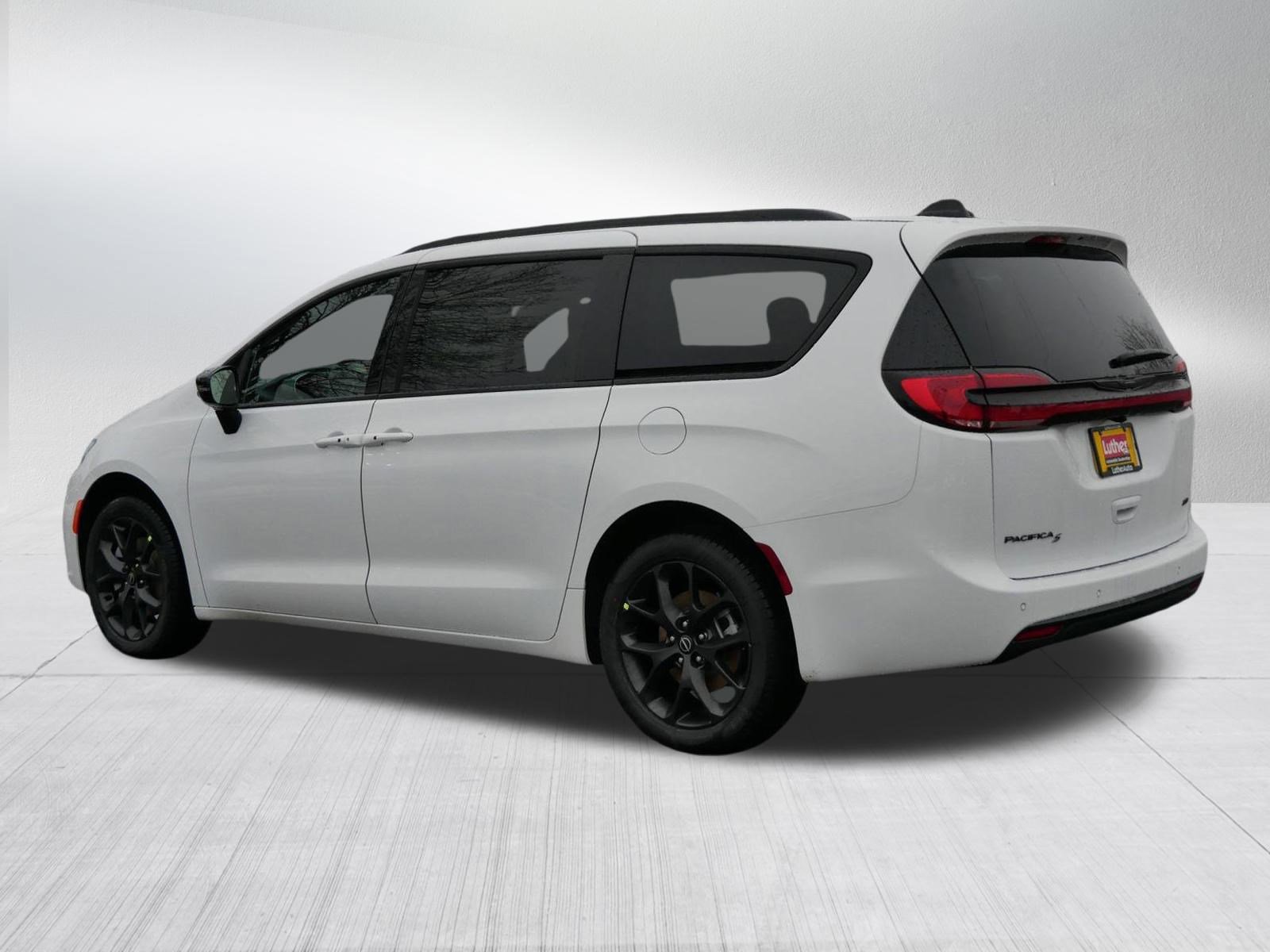 New 2026 Chrysler Pacifica Select w/ S Appearance Package image 5