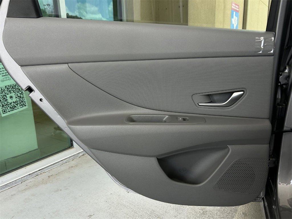 Used 2024 Hyundai Elantra SEL w/ Convenience Package image 23