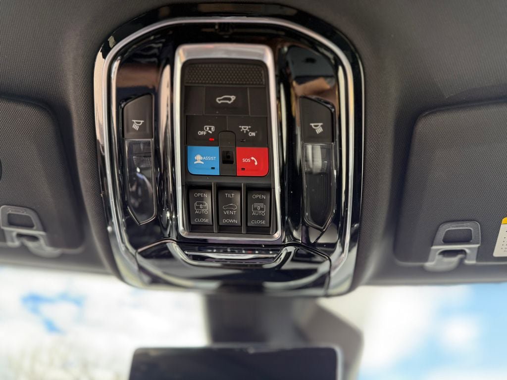 Used 2023 Jeep Grand Cherokee Overland w/ Luxury Tech Group IV AWD/4WD image 21