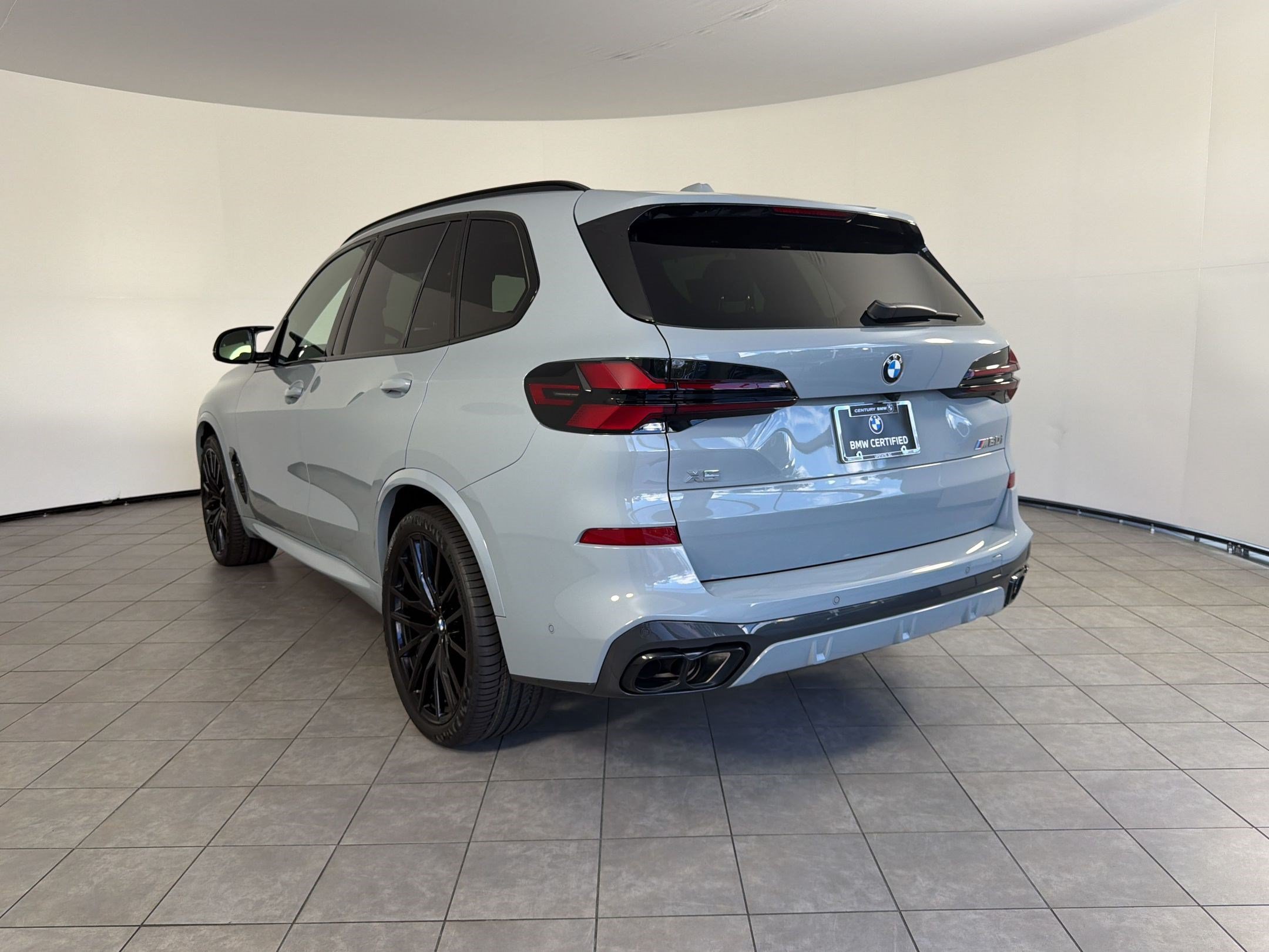 Certified 2026 BMW X5 M60i w/ Executive Package AWD/4WD image 3