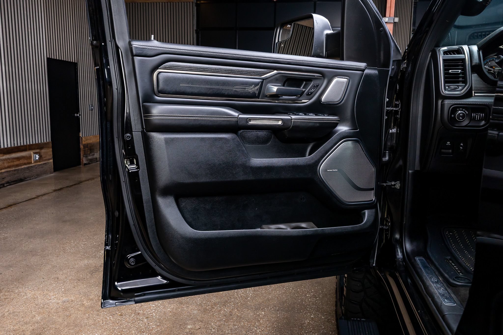 Used 2019 RAM 1500 Limited AWD/4WD image 38
