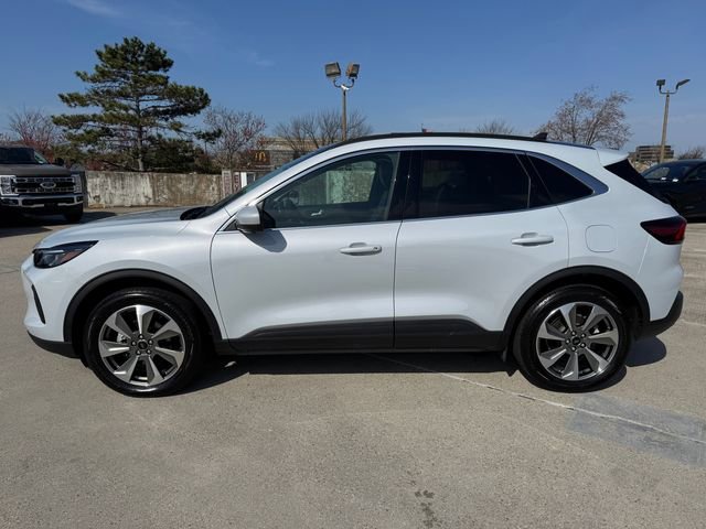 Certified 2025 Ford Escape Platinum w/ Premium Technology Package image 11