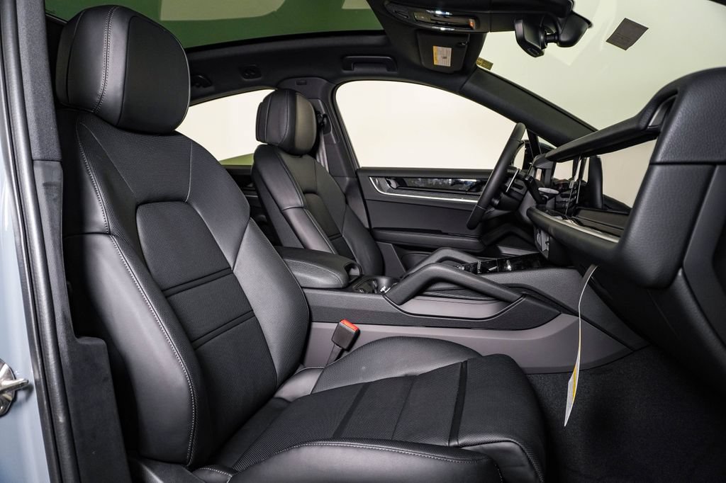 New 2026 Porsche Cayenne Coupe AWD/4WD image 15