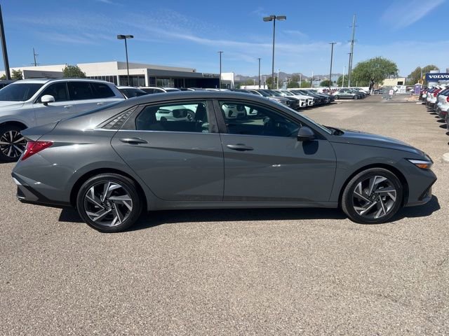 Used 2025 Hyundai Elantra Limited FWD image 2