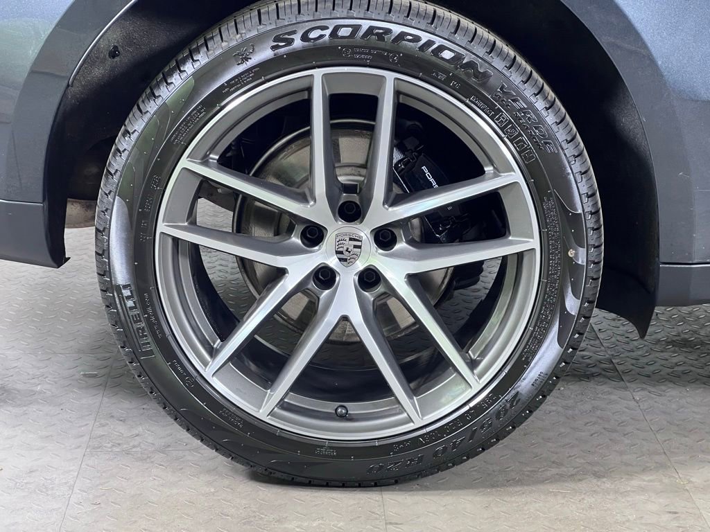 Certified 2026 Porsche Macan AWD/4WD image 11