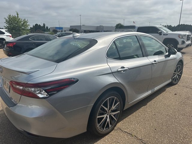 Used 2023 Toyota Camry XLE image 9