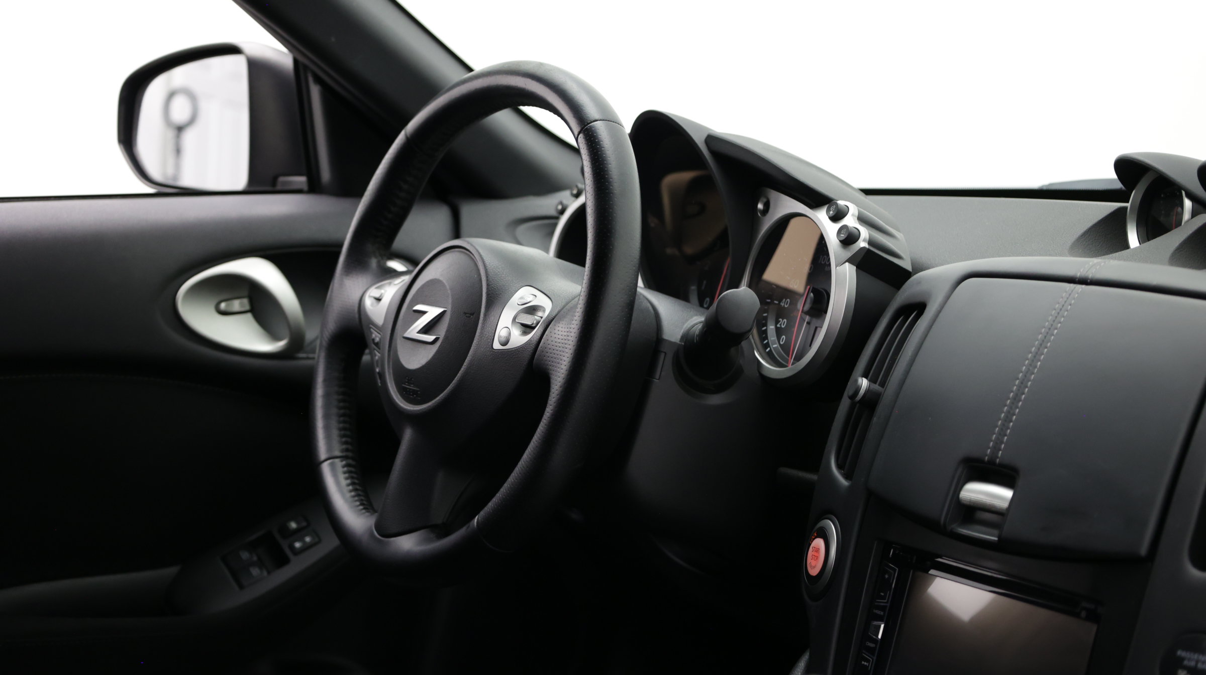 Used 2017 Nissan 370Z Coupe RWD image 32