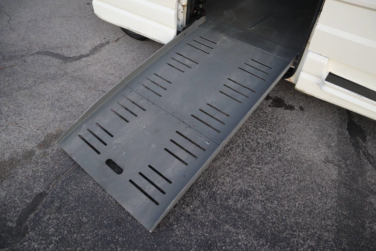 Used 2010 Dodge Grand Caravan SE w/ Climate Group image 21