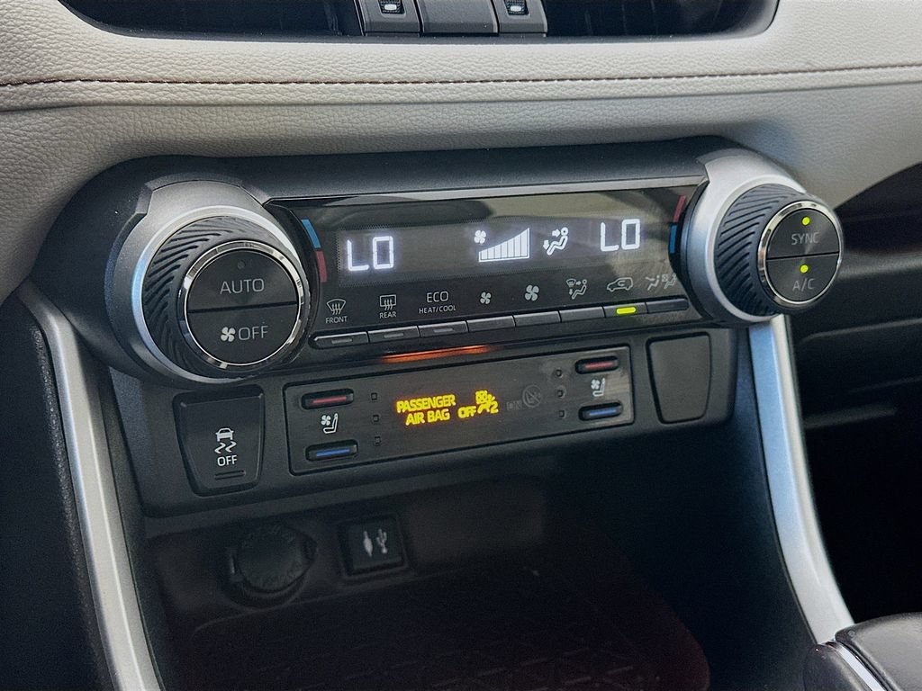 Used 2019 Toyota RAV4 Limited w/ Cold Weather Package AWD/4WD image 18