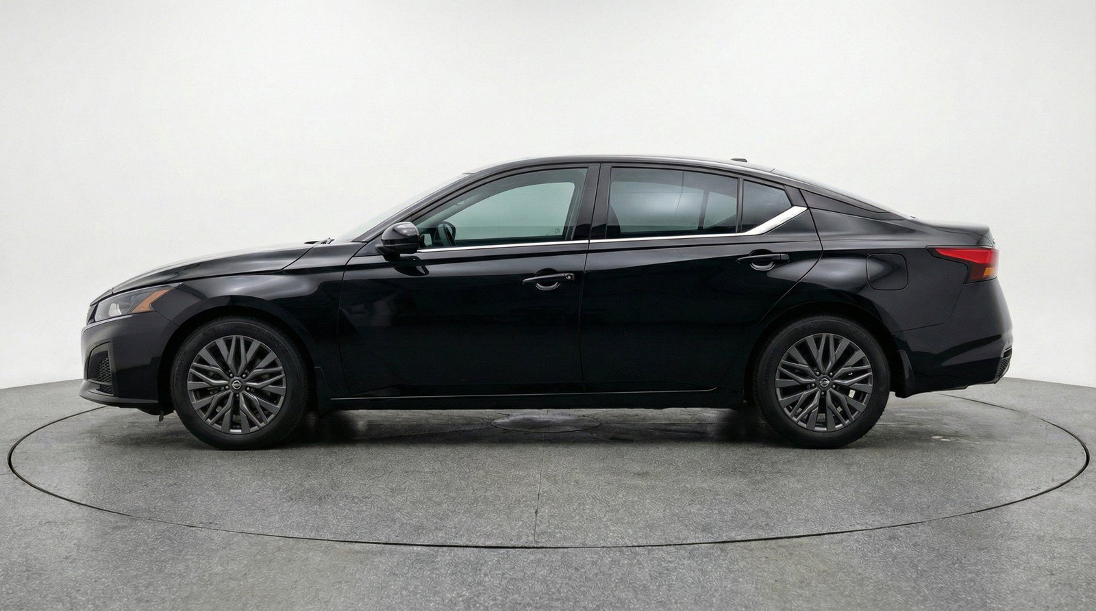 Used 2025 Nissan Altima 2.5 SV FWD image 5