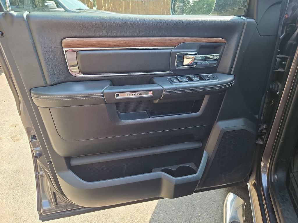 Used 2016 RAM 1500 Laramie w/ Convenience Group AWD/4WD image 11