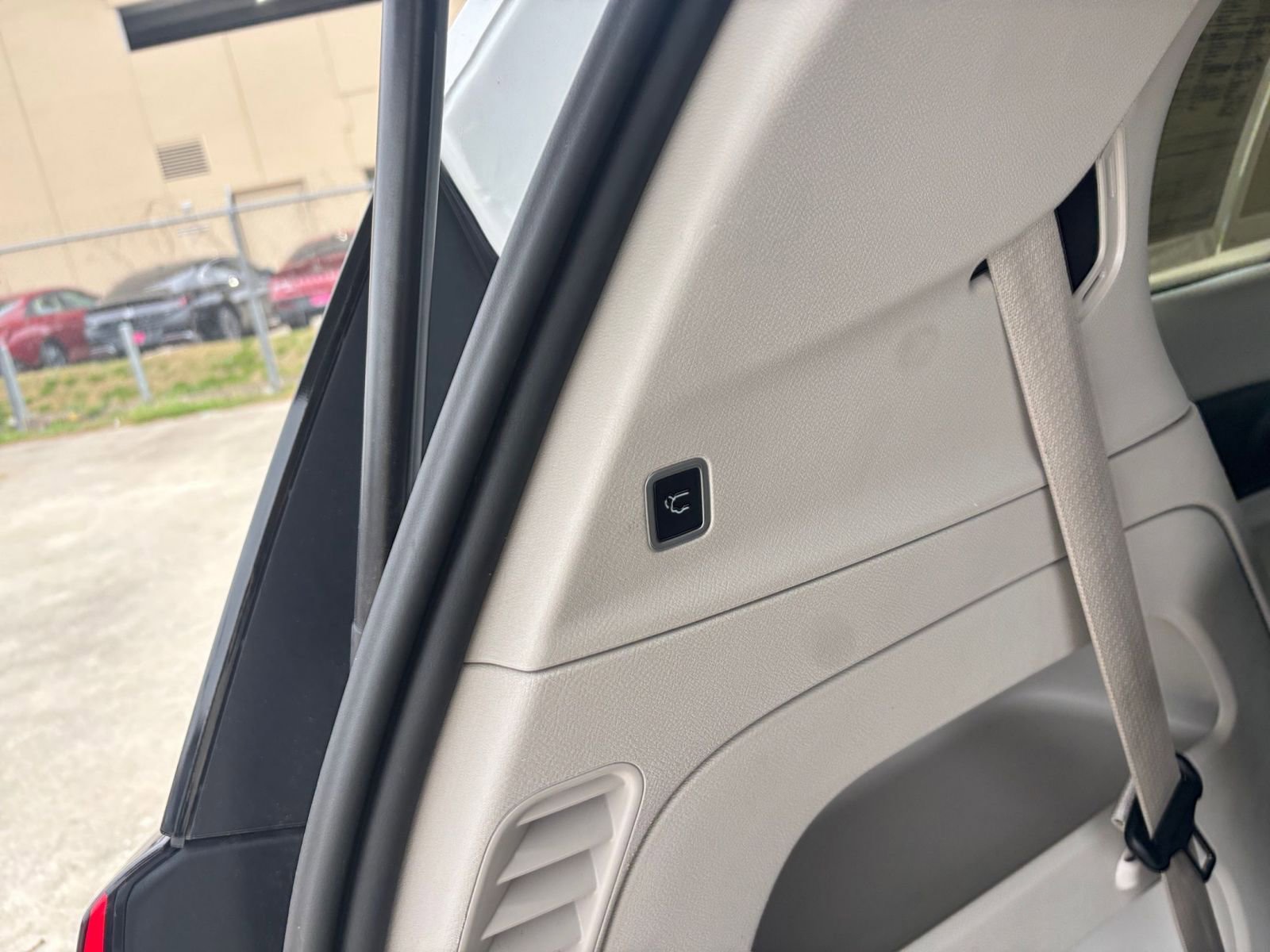 Used 2023 Chrysler Voyager LX image 23