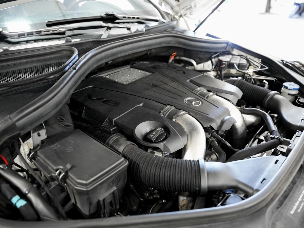 Used 2014 Mercedes-Benz GL 550 4MATIC image 45