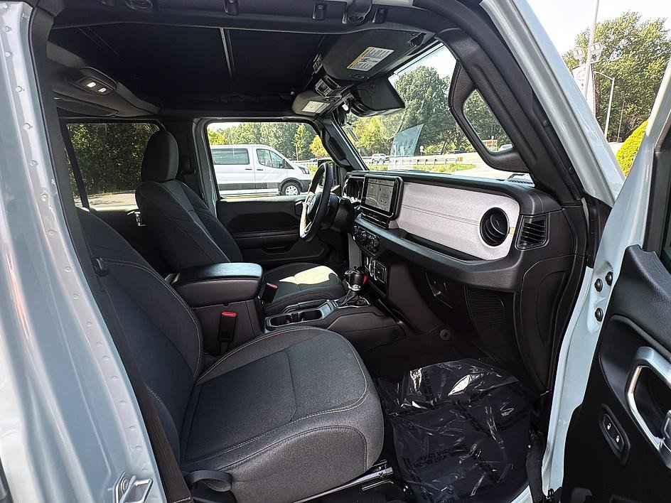 Used 2024 Jeep Wrangler Unlimited Sport AWD/4WD image 32