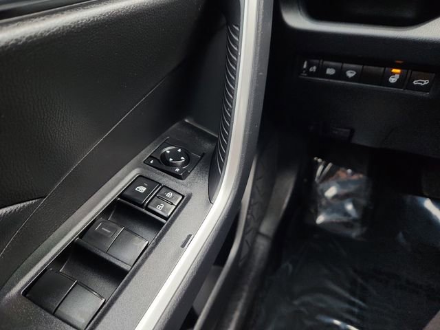 Used 2021 Toyota RAV4 XLE w/ Convenience Package image 37