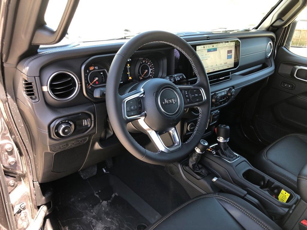 New 2025 Jeep Wrangler Unlimited Sahara w/ Safety Group AWD/4WD image 14