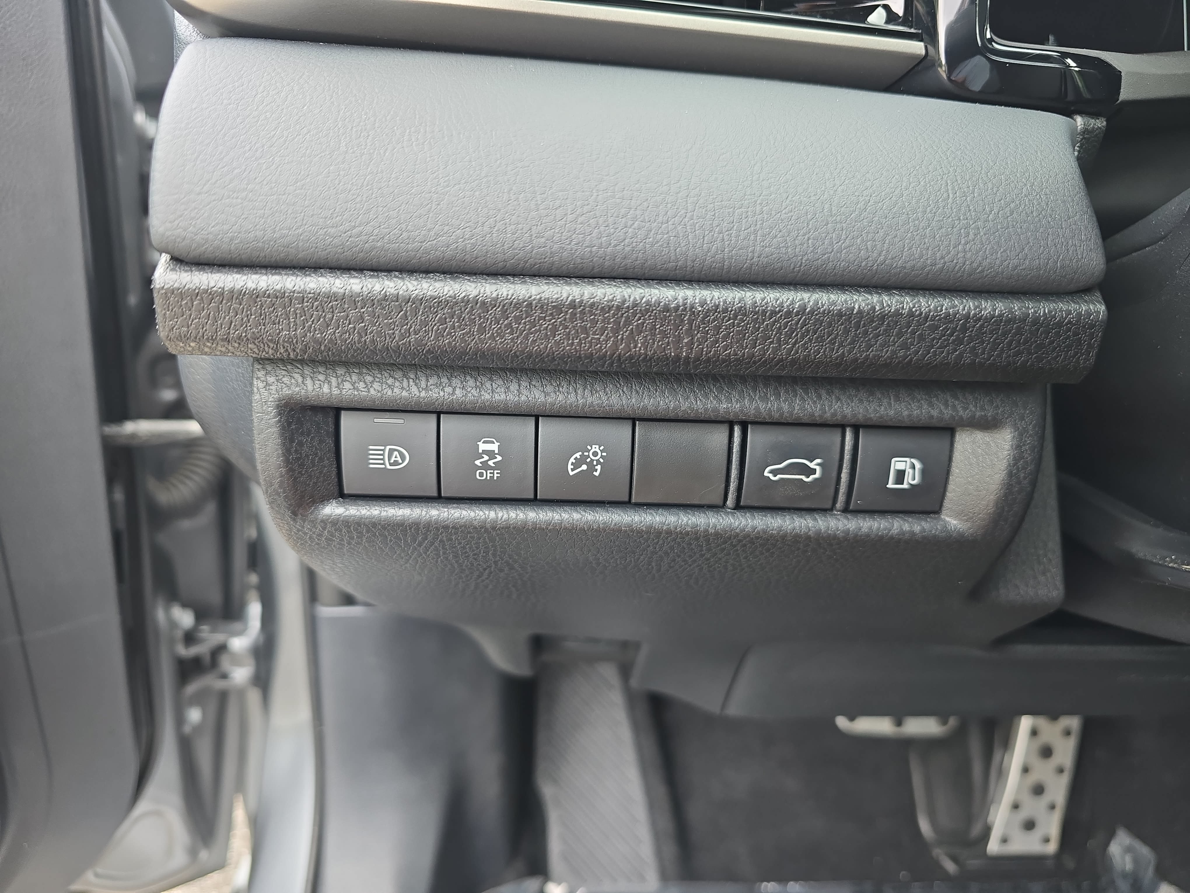 Used 2025 Toyota Camry XSE FWD image 27