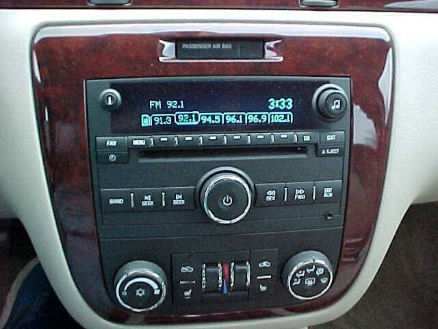 Used 2009 Chevrolet Impala LT w/ Luxury Edition Package FWD image 28