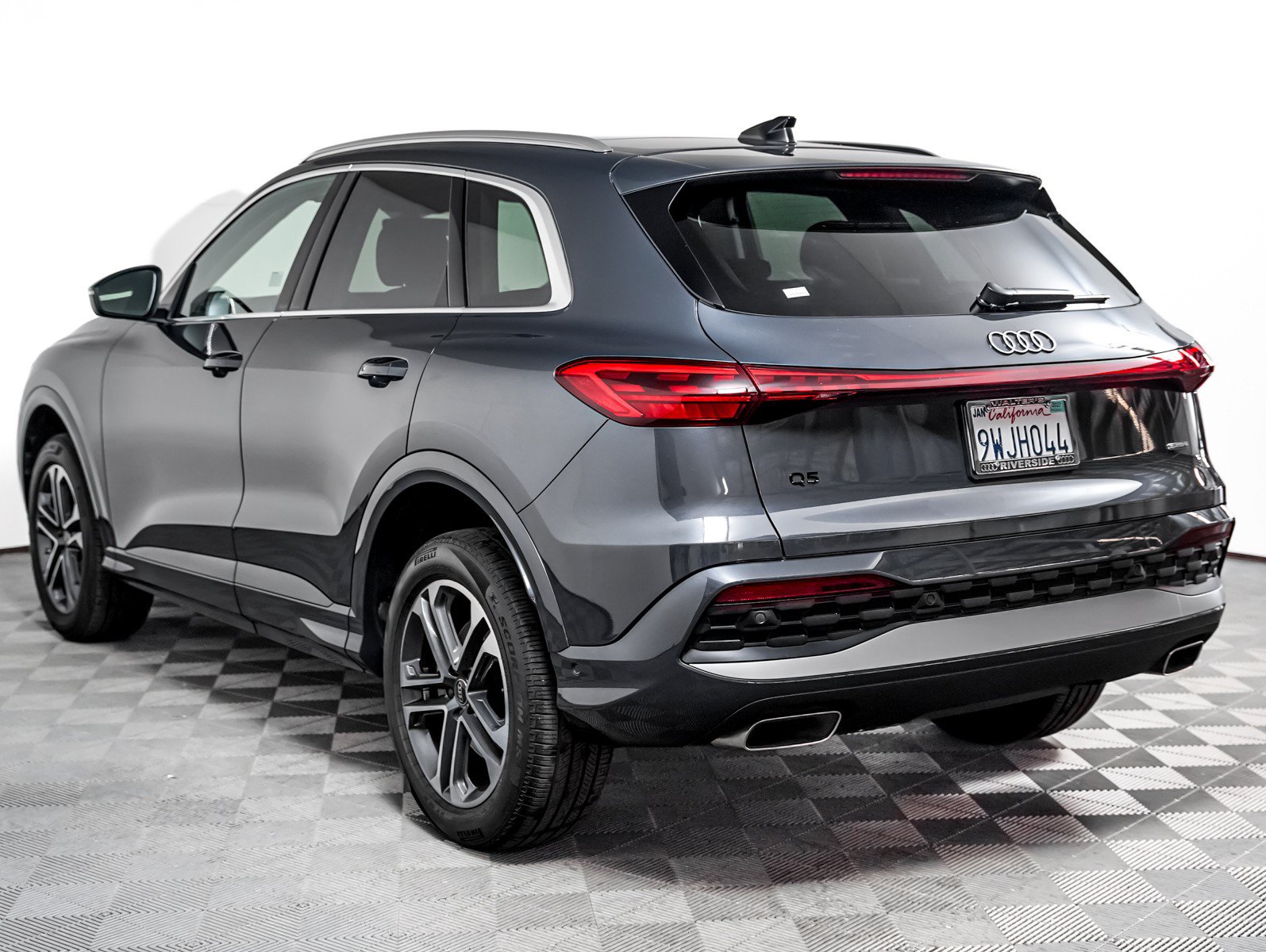 Certified 2025 Audi Q5 Premium w/ Convenience Package AWD/4WD image 2
