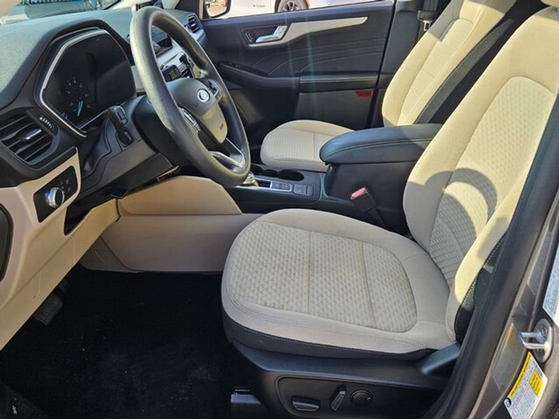Used 2021 Ford Escape SE image 7