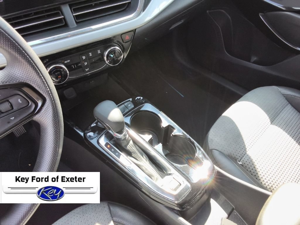 Used 2025 Chevrolet Trax LT FWD image 30