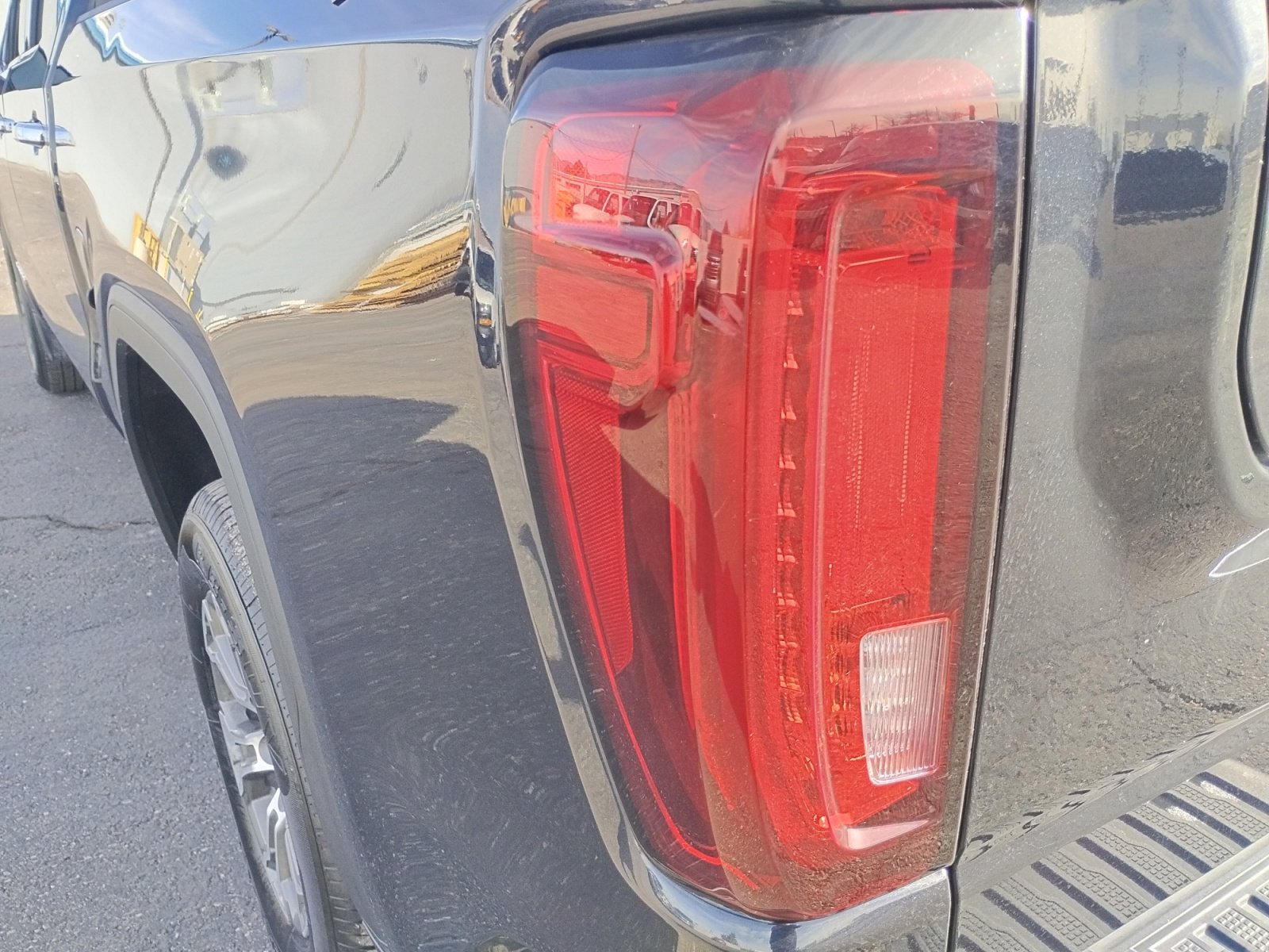 Used 2024 GMC Sierra 1500 SLT image 24