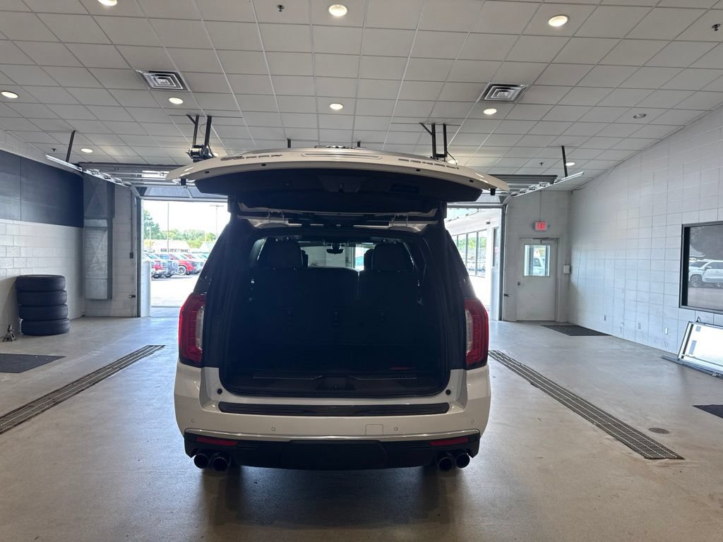 Used 2021 GMC Yukon XL Denali w/ Denali Ultimate Package AWD/4WD image 16