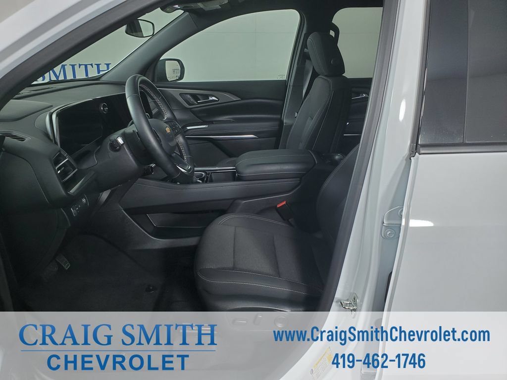 Used 2025 Chevrolet Traverse LT FWD image 10