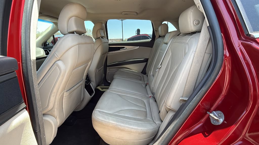 Used 2019 Lincoln Nautilus Select w/ Cargo Utility Package FWD image 18