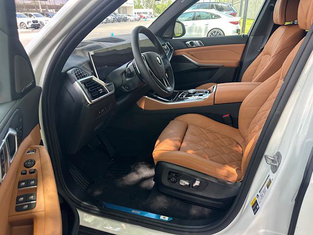 New 2026 BMW X5 xDrive50e w/ Climate Comfort Package AWD/4WD image 4