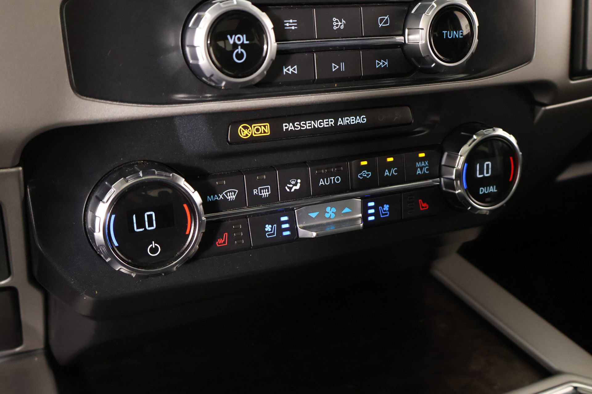 Used 2022 Ford F250 Lariat w/ Black Appearance Package image 8