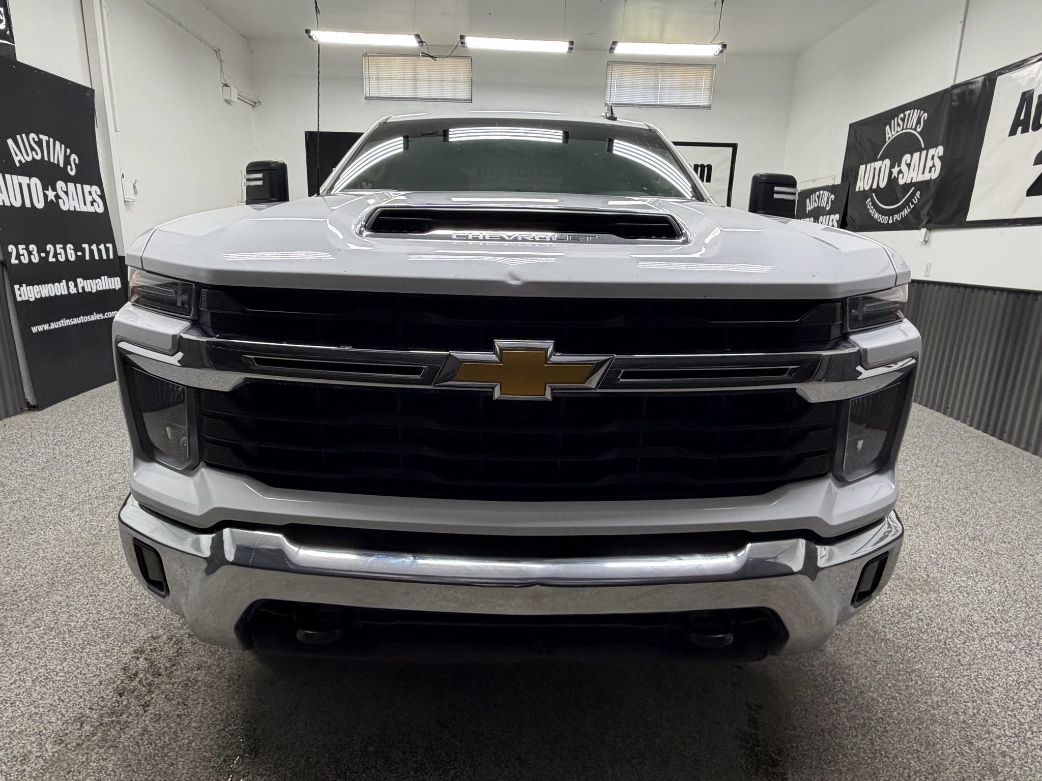 Used 2024 Chevrolet Silverado 2500 LT AWD/4WD image 5