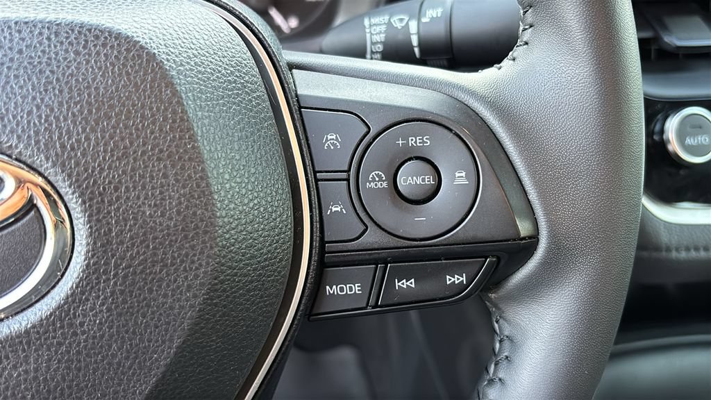 Used 2025 Toyota Corolla SE FWD image 16