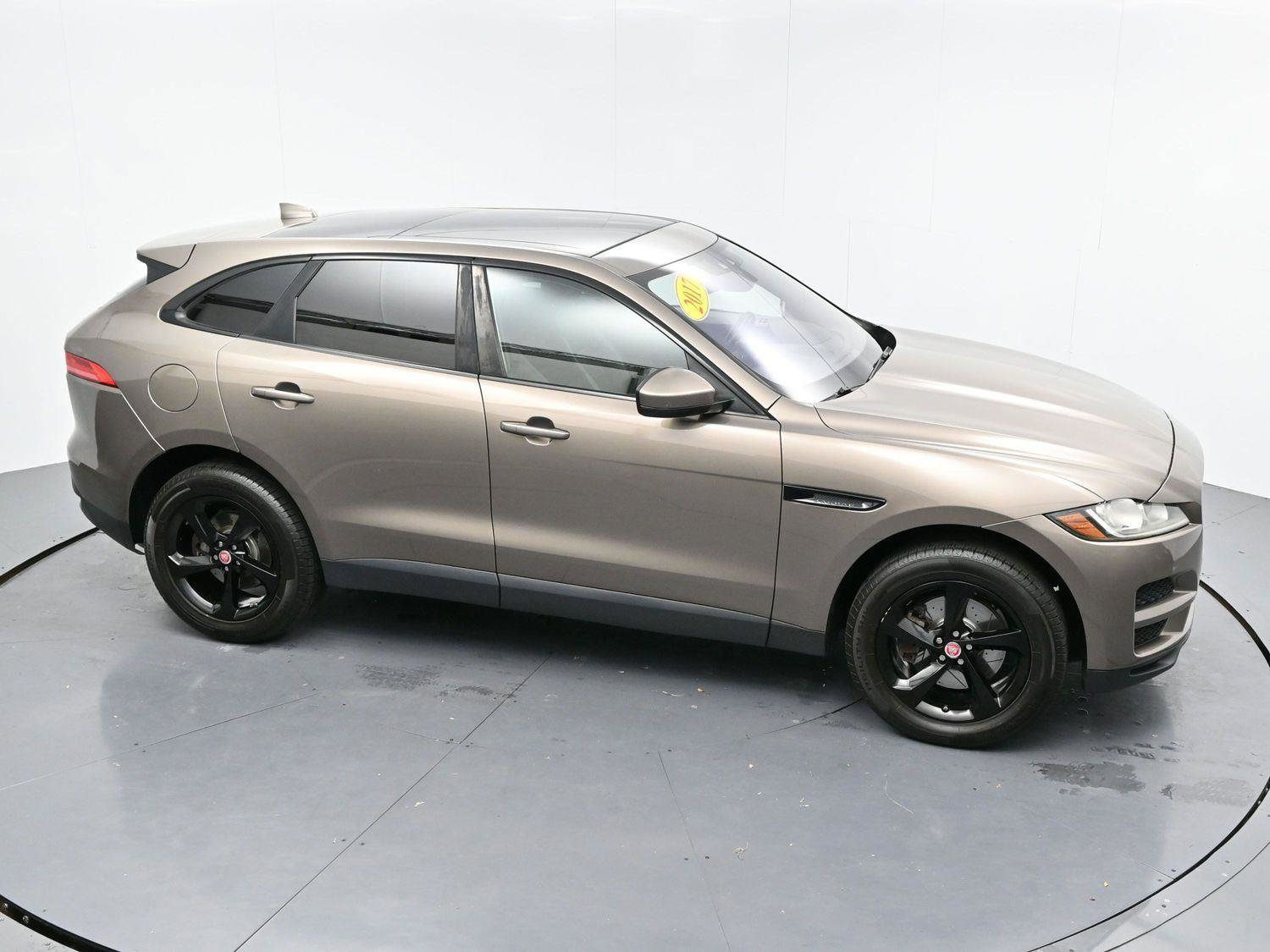 Used 2017 Jaguar F-PACE Premium image 40