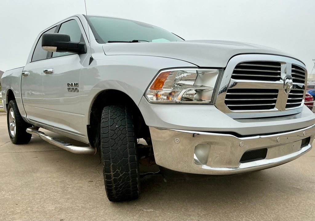 Used 2018 RAM 1500 SLT AWD/4WD image 3