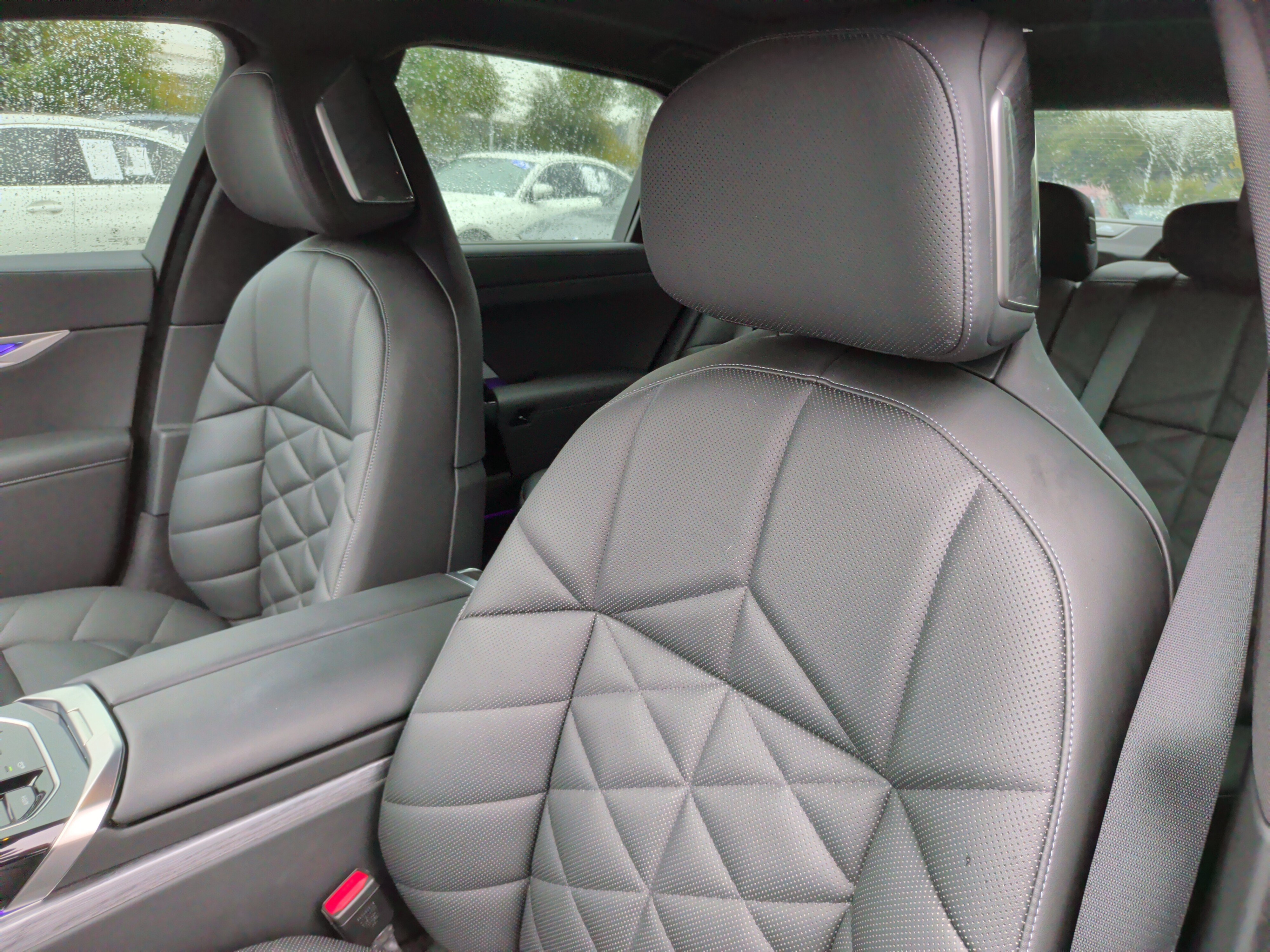 Used 2024 BMW 740i xDrive AWD/4WD image 22
