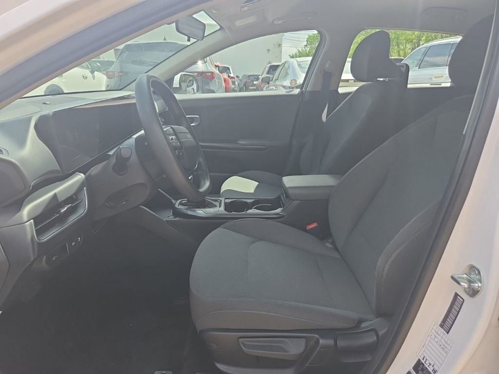 Used 2025 Kia K4 LXS image 3