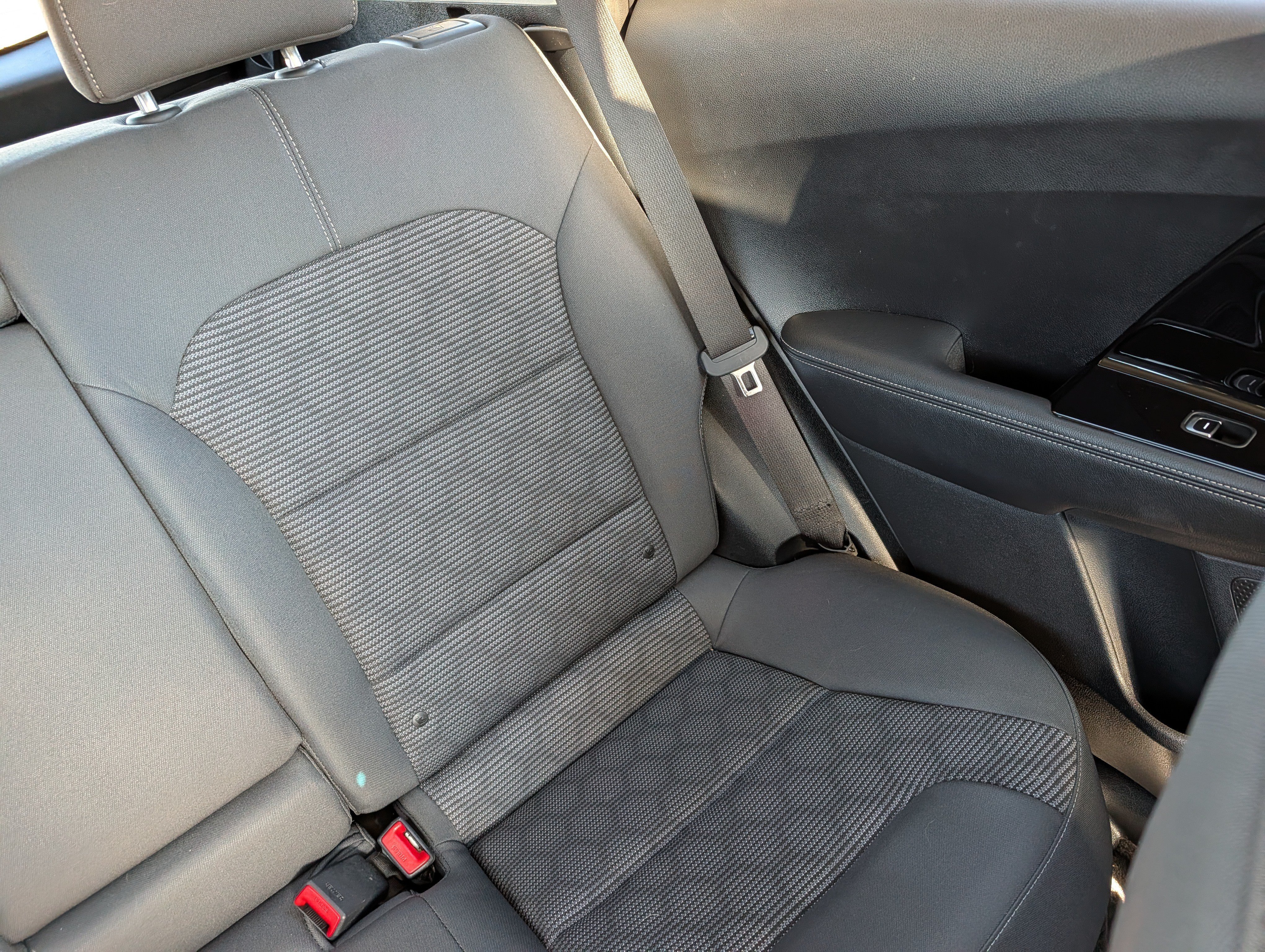 Certified 2022 Kia Niro LXS w/ Digital Cluster Package FWD image 14