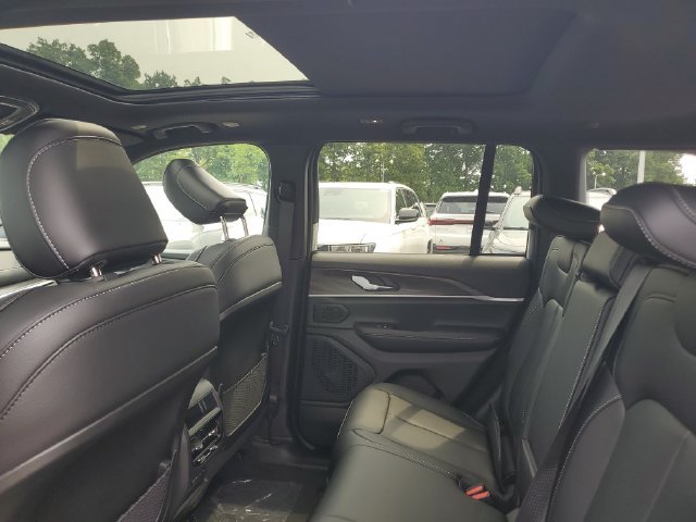 New 2026 Jeep Grand Cherokee Limited w/ Limited Altitude Package AWD/4WD image 10