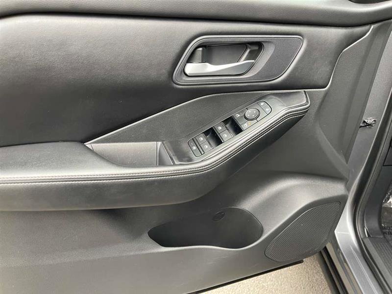 Used 2024 Nissan Rogue SV image 80