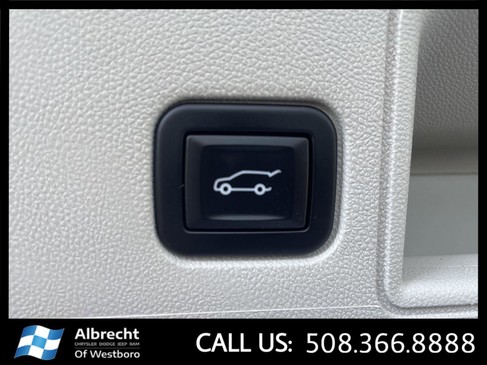 Used 2022 GMC Terrain Denali w/ Denali Premium Package image 16