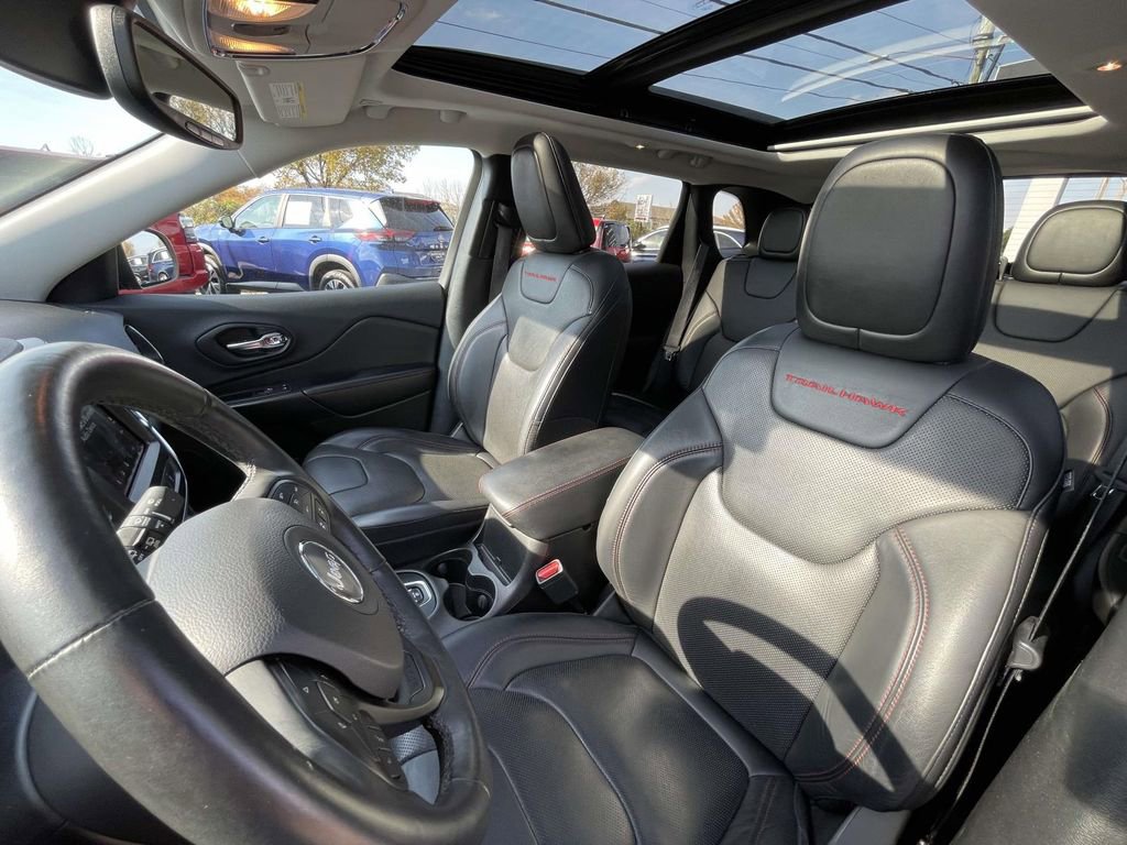 Used 2019 Jeep Cherokee Trailhawk image 27