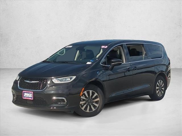 Used 2023 Chrysler Pacifica Touring-L FWD image 1