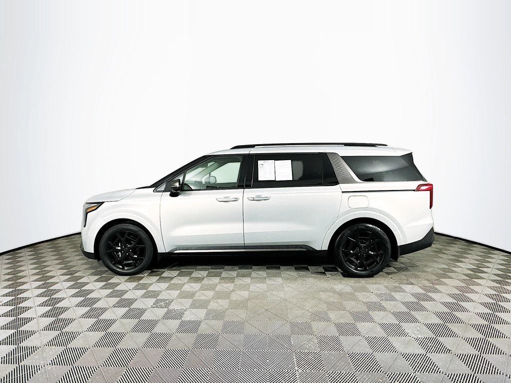 Used 2026 Kia Carnival SX w/ SX Dark Edition Package image 5