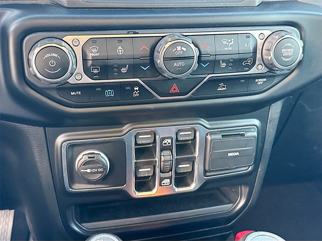 Used 2022 Jeep Wrangler Unlimited Sahara w/ Cold Weather Group image 17