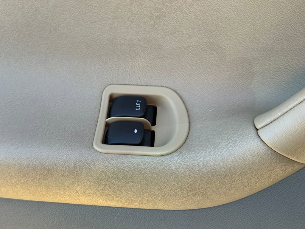 Used 2007 Pontiac Solstice Convertible w/ Premium Package image 24