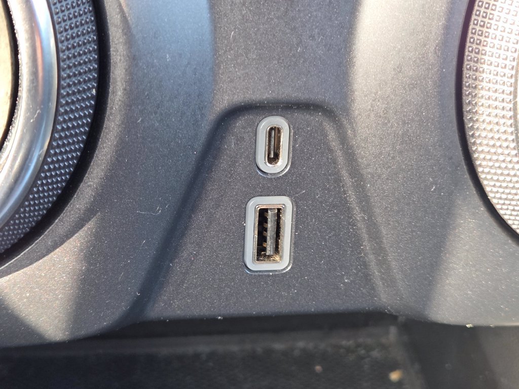 Used 2019 Chevrolet Blazer LT FWD image 12