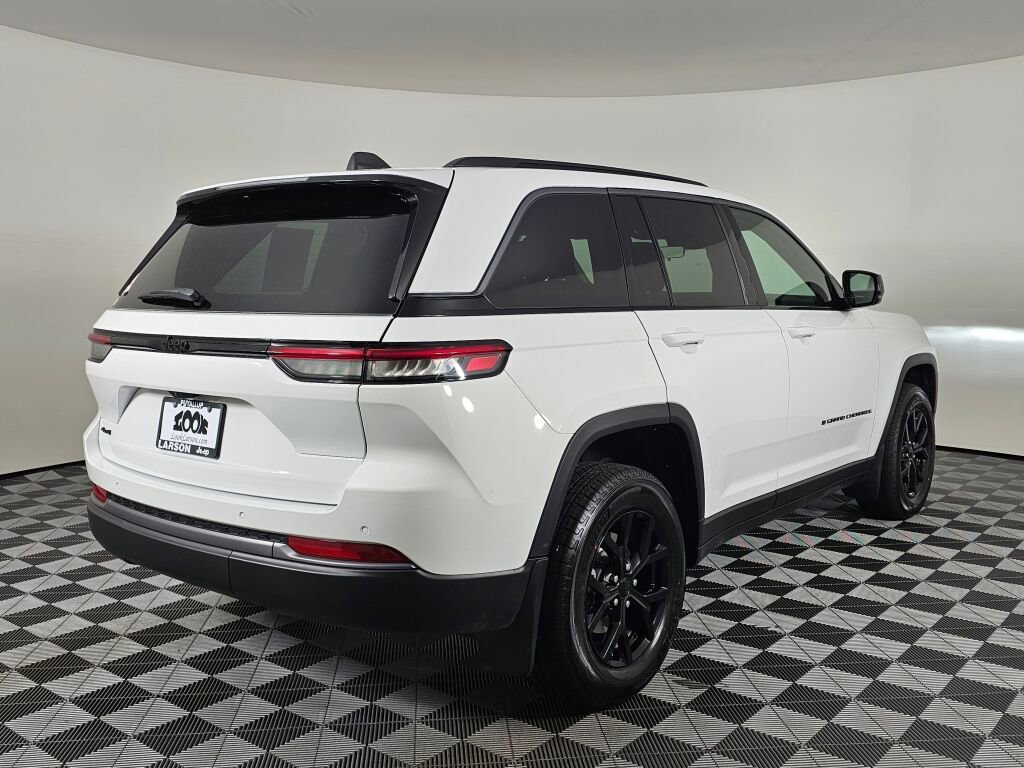 New 2026 Jeep Grand Cherokee Altitude image 3