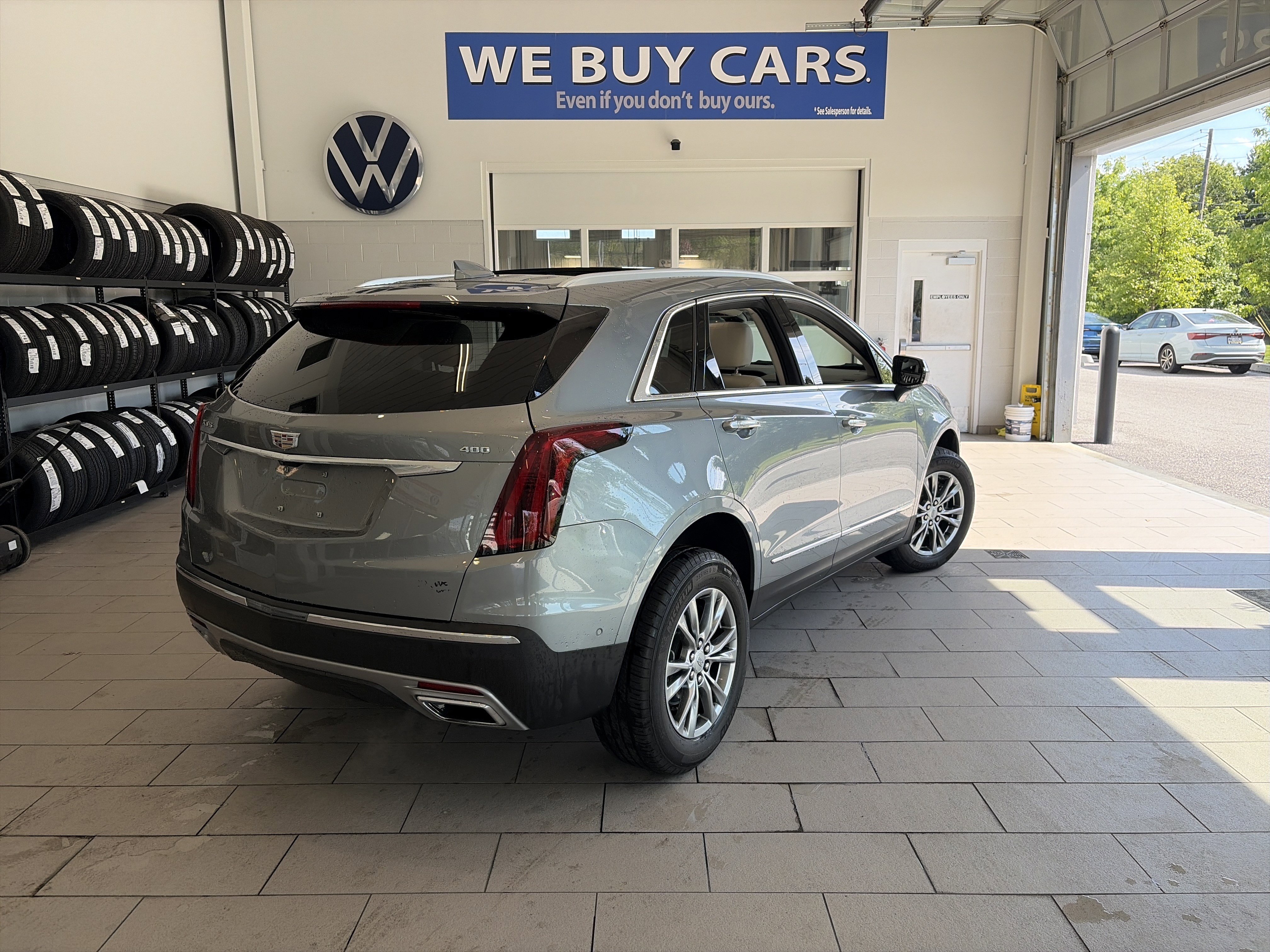Used 2023 Cadillac XT5 Premium Luxury w/ Technology Package FWD image 4